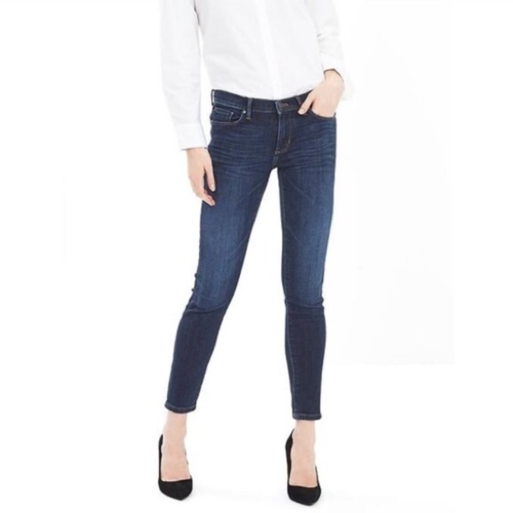 BANANA REPUBLIC | Medium Rise Dark Wash Crop Jeans